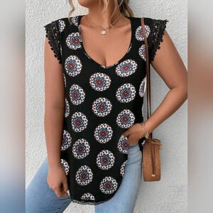 Plus Mandala Print Guipure Lace Trim Curved Hem Tee Black
